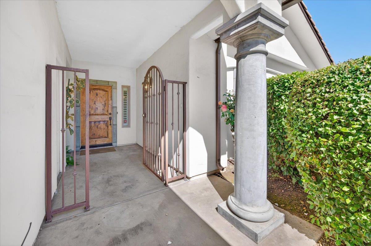 4678 W Rosetta, Fresno, CA 93722