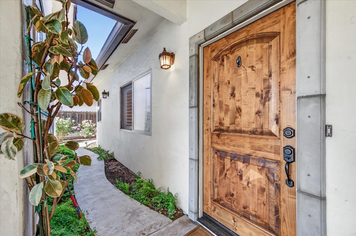 4678 W Rosetta, Fresno, CA 93722