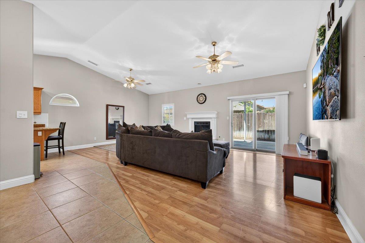 4678 W Rosetta, Fresno, CA 93722