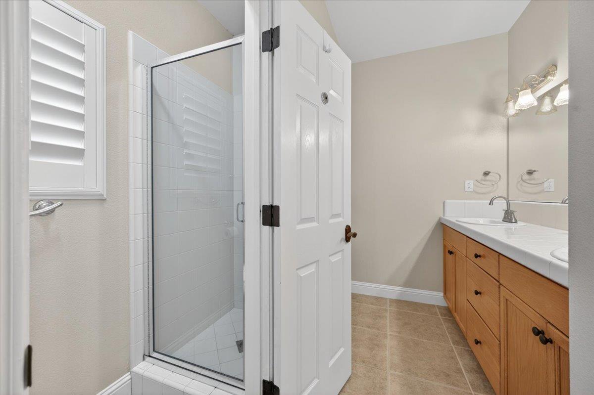 4678 W Rosetta, Fresno, CA 93722