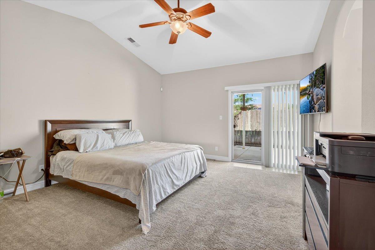 4678 W Rosetta, Fresno, CA 93722