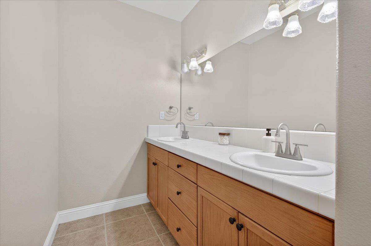 4678 W Rosetta, Fresno, CA 93722