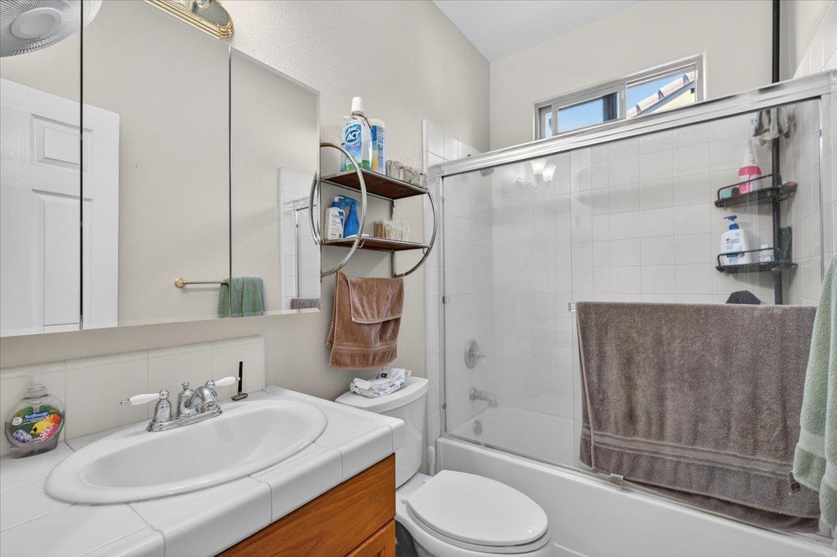 4678 W Rosetta, Fresno, CA 93722