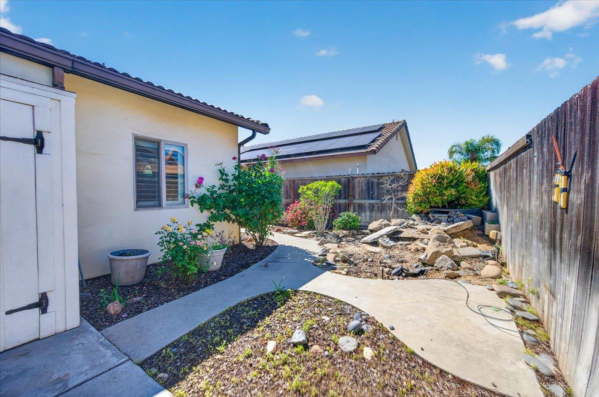 4678 W Rosetta, Fresno, CA 93722