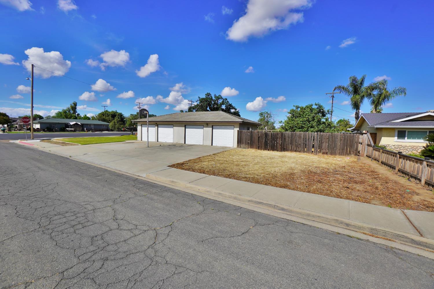 842 E Florinda St, Hanford, CA 93230