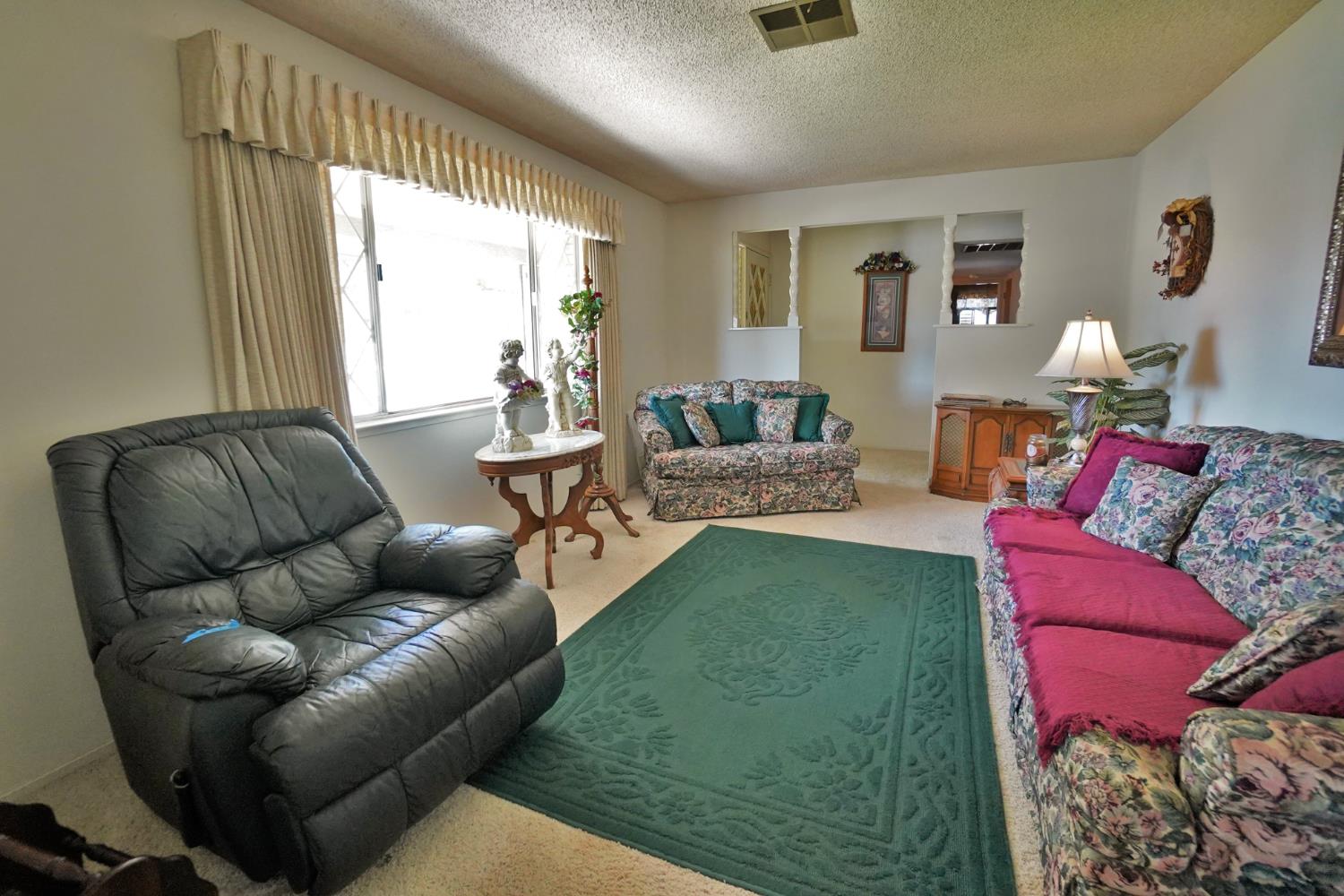 842 E Florinda St, Hanford, CA 93230