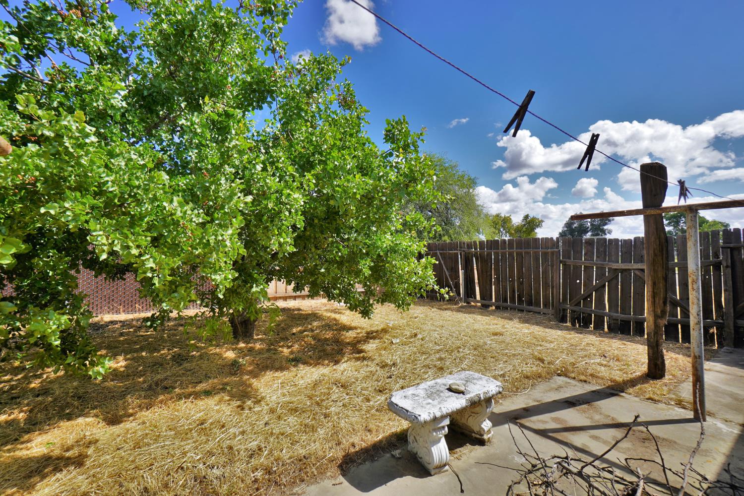 842 E Florinda St, Hanford, CA 93230