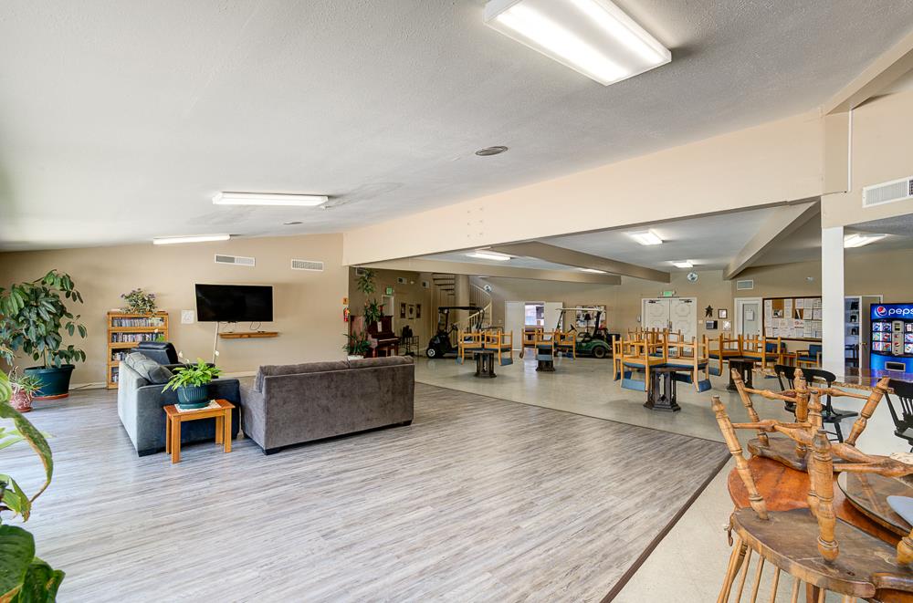 9360 N Blackstone Ave #153, Fresno, CA 93720