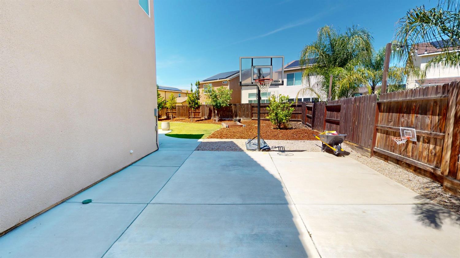 4387 N Cresta Ave, Fresno, CA 93723