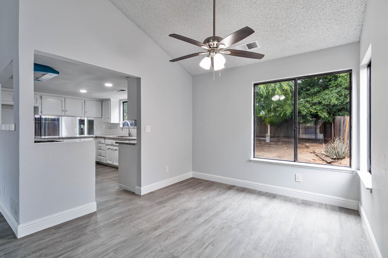 2244 N Prospect Ave, Fresno, CA 93722