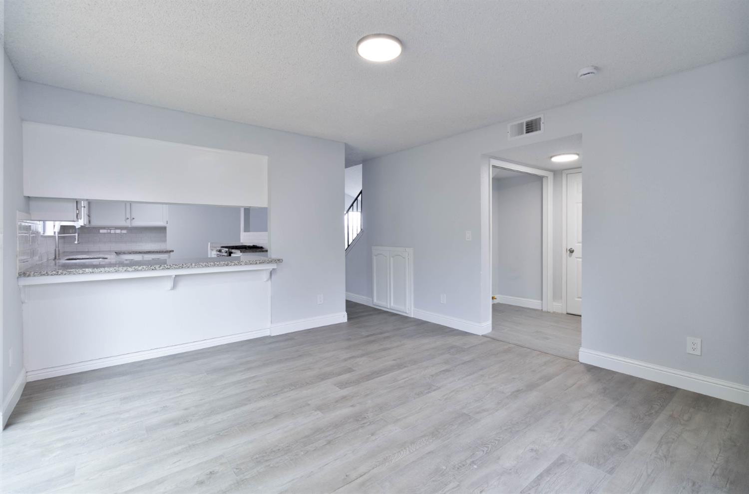 2244 N Prospect Ave, Fresno, CA 93722