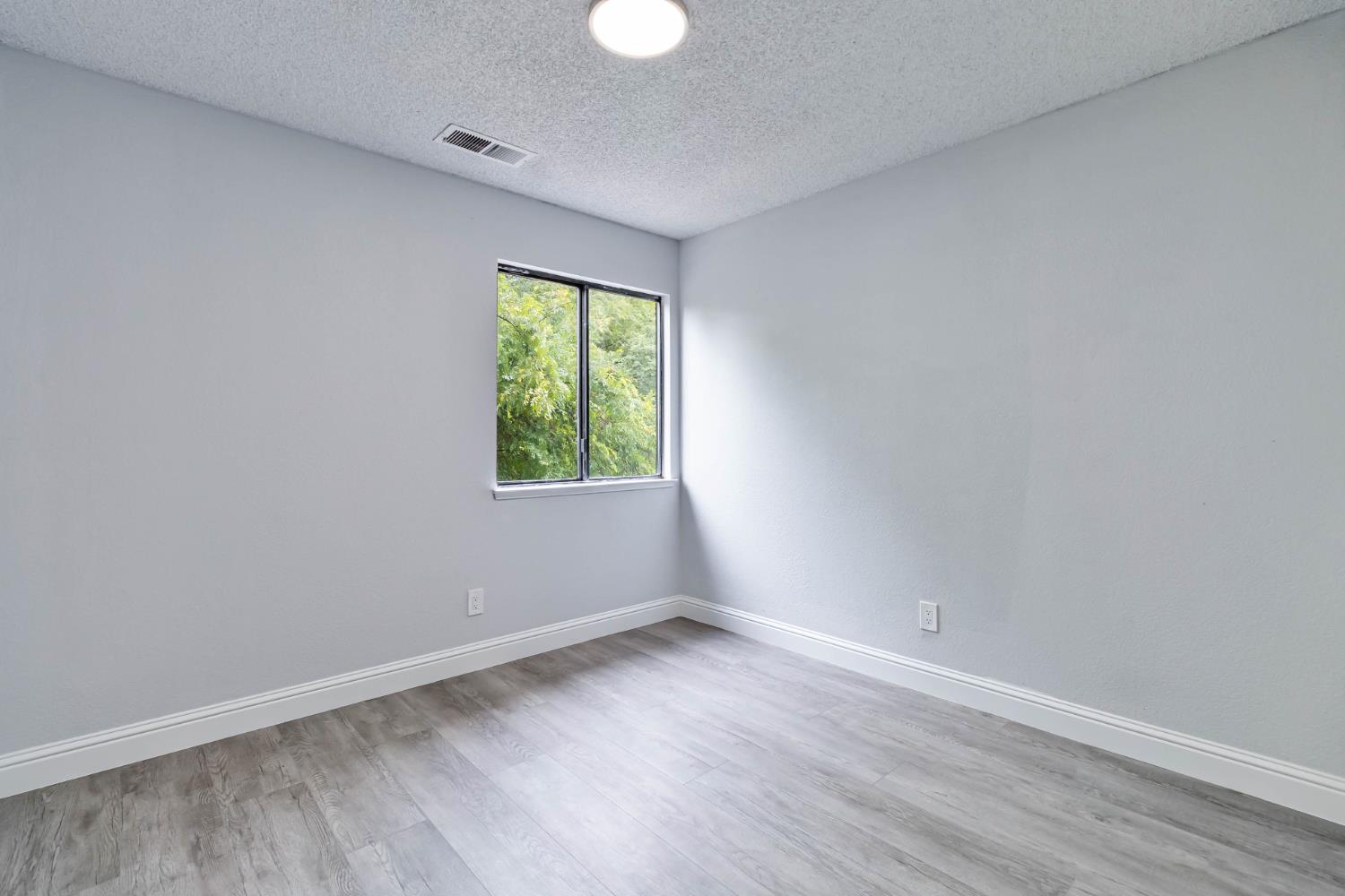 2244 N Prospect Ave, Fresno, CA 93722