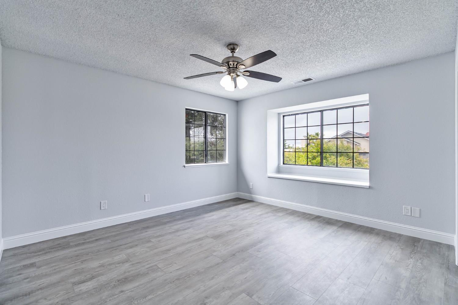 2244 N Prospect Ave, Fresno, CA 93722