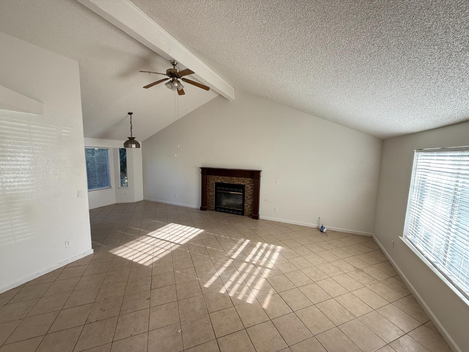 6366 N Forestiere Ave, Fresno, CA 93722