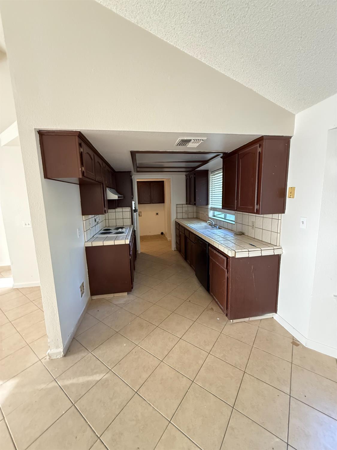 6366 N Forestiere Ave, Fresno, CA 93722