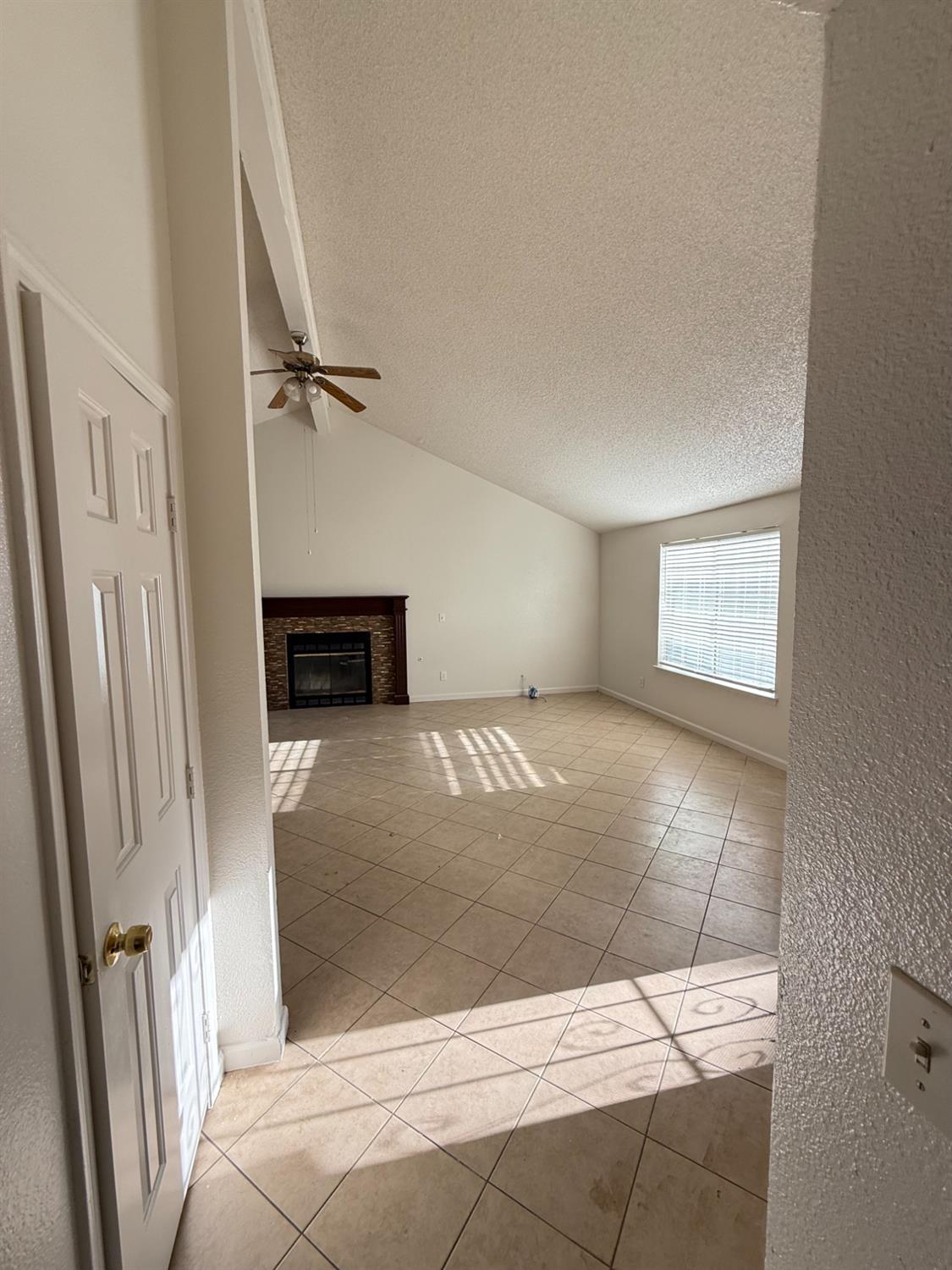 6366 N Forestiere Ave, Fresno, CA 93722