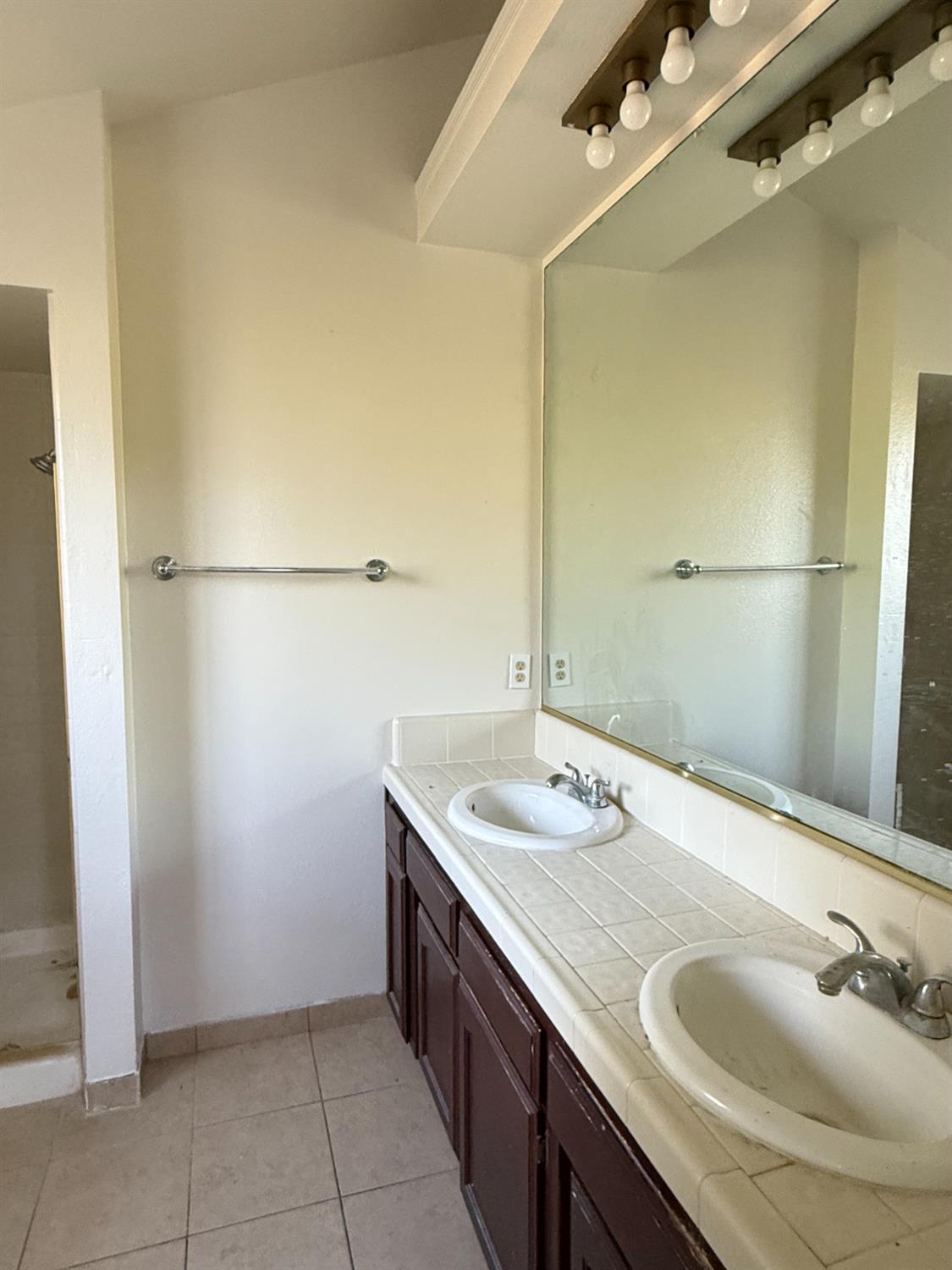 6366 N Forestiere Ave, Fresno, CA 93722