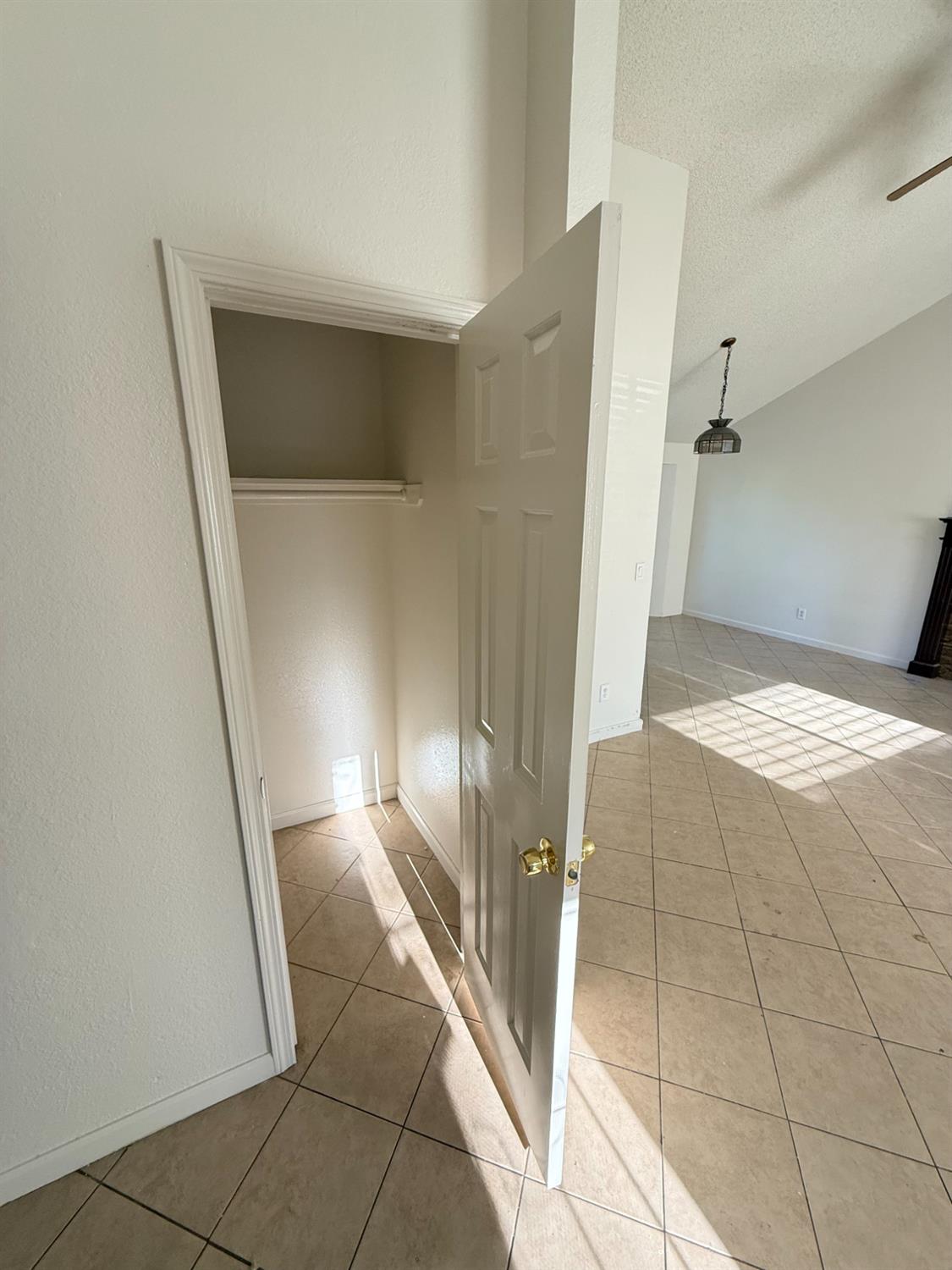 6366 N Forestiere Ave, Fresno, CA 93722