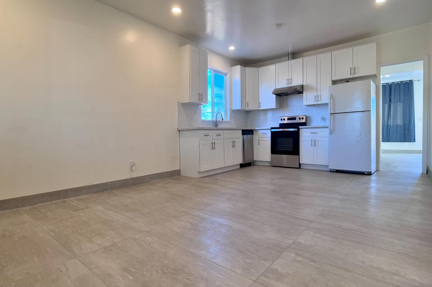 416 E Tuolumne St N, Fresno, CA 93706