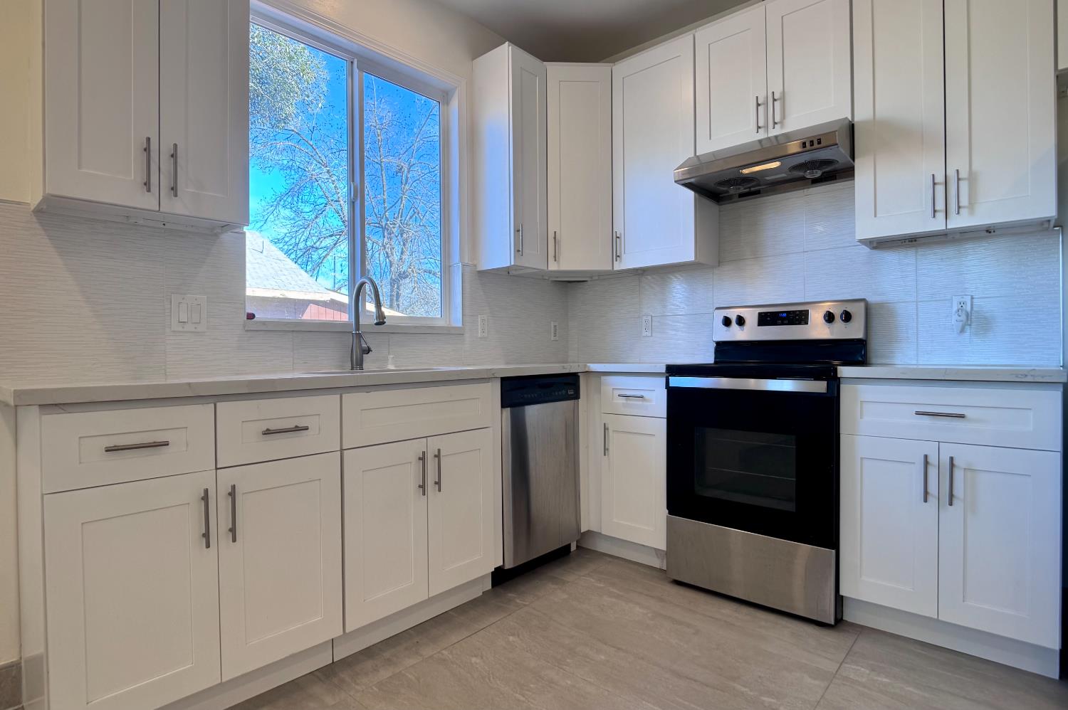 416 E Tuolumne St N, Fresno, CA 93706