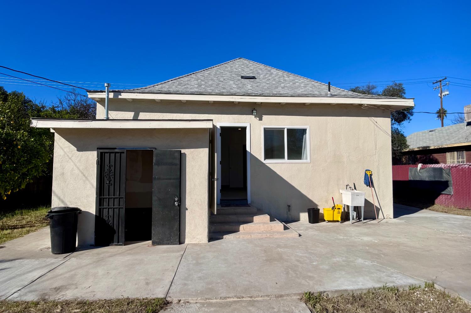 416 E Tuolumne St N, Fresno, CA 93706