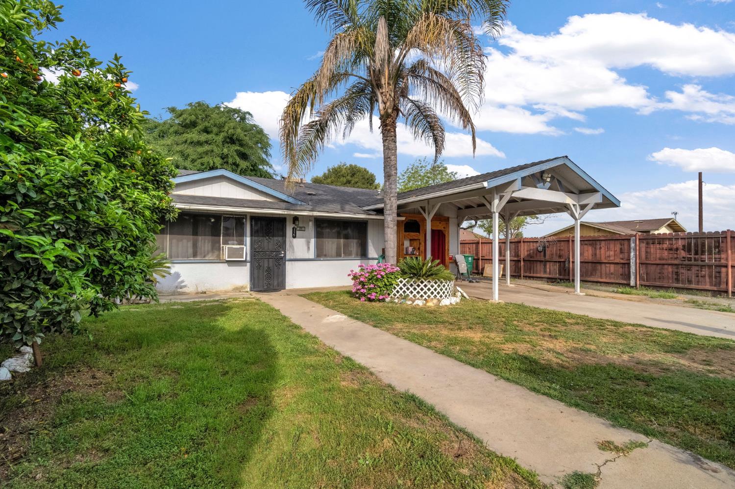 125 12Th St, Orange Cove, CA 93646