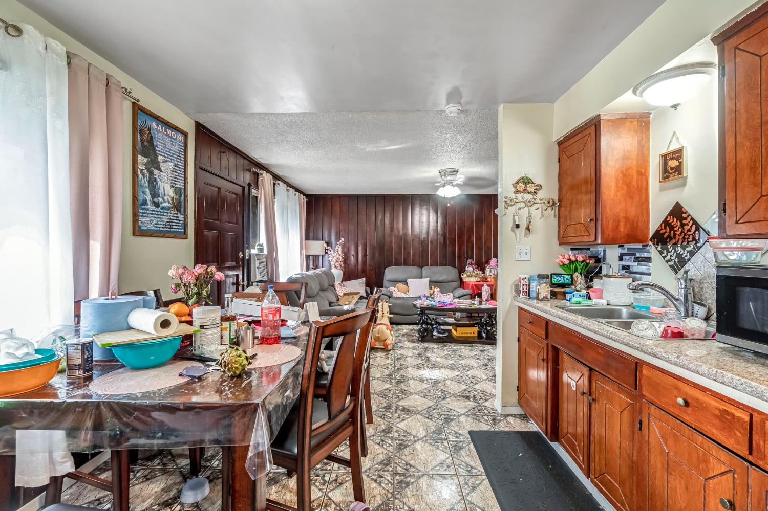 125 12Th St, Orange Cove, CA 93646