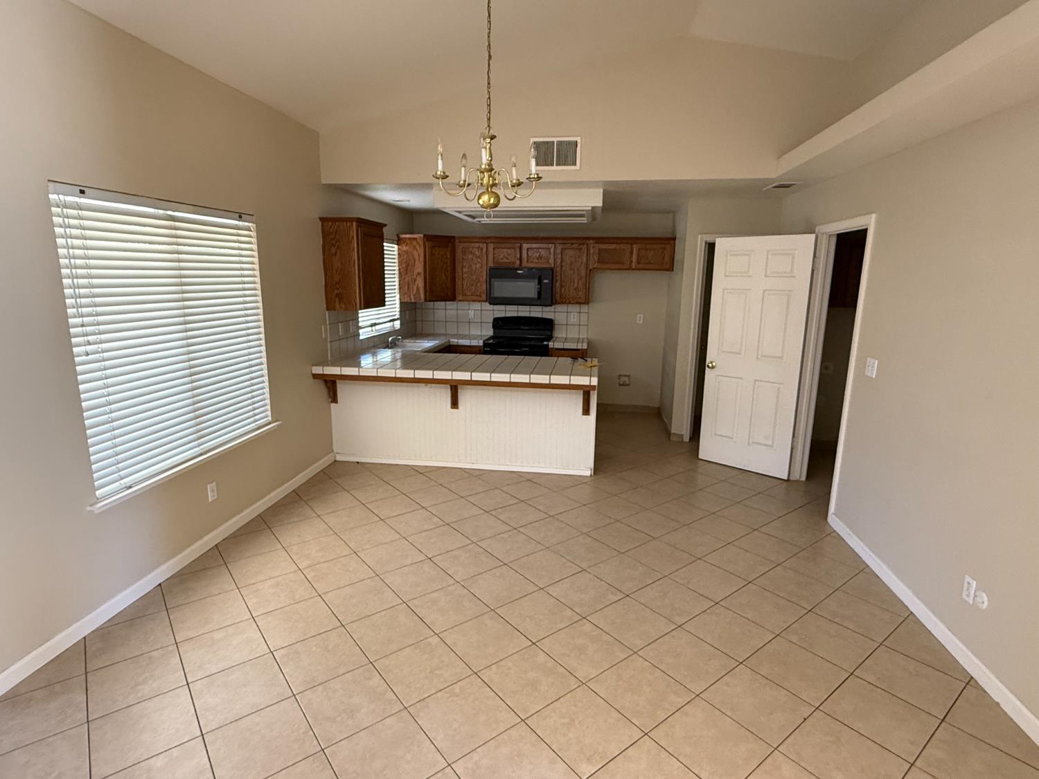 4702 W Mesa Ave, Fresno, CA 93722