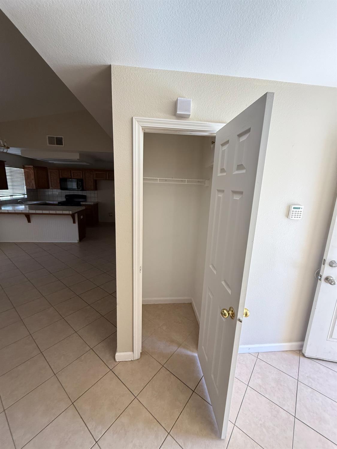 4702 W Mesa Ave, Fresno, CA 93722