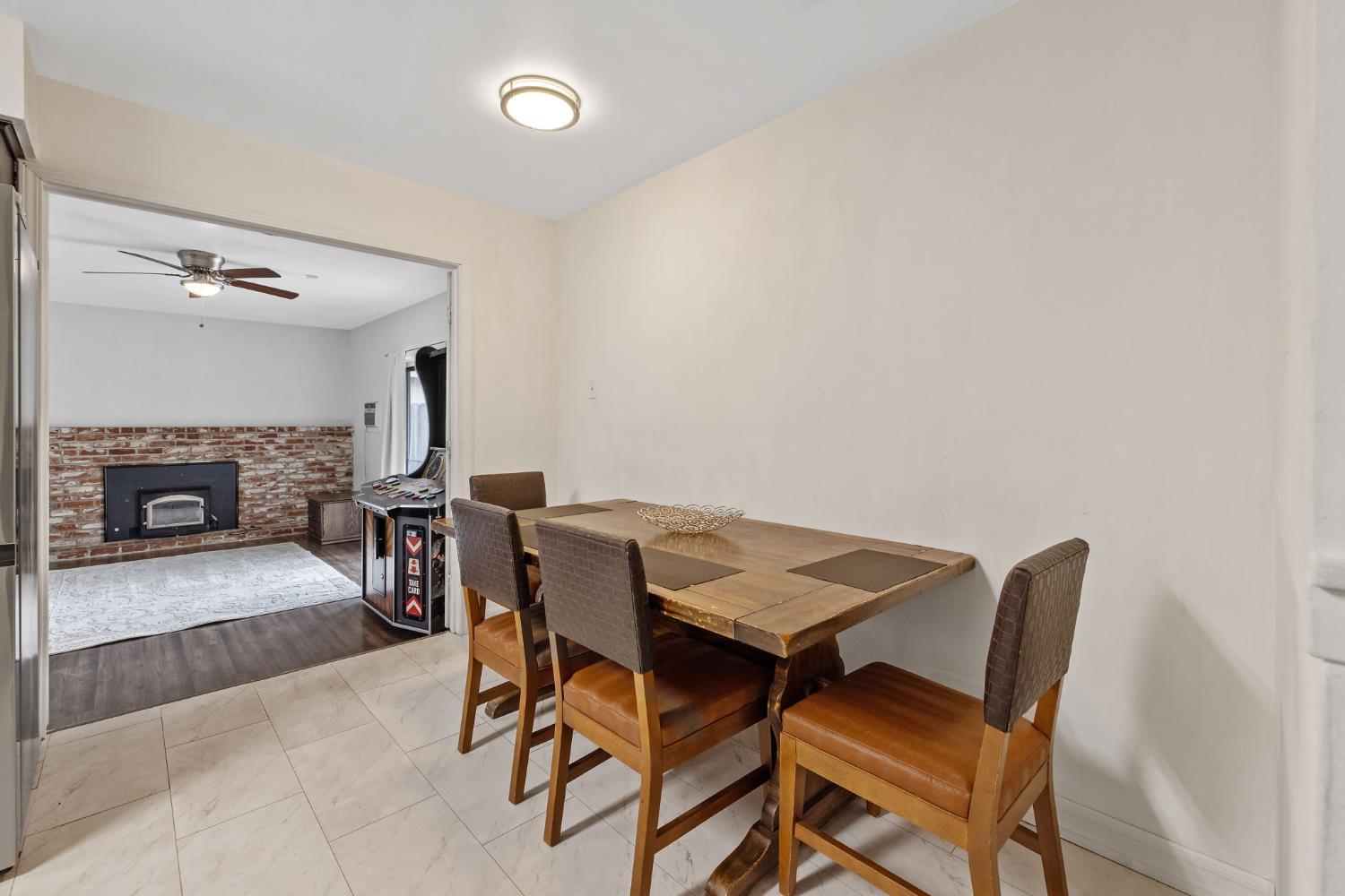 692 W Gettysburg Ave, Clovis, CA 93612