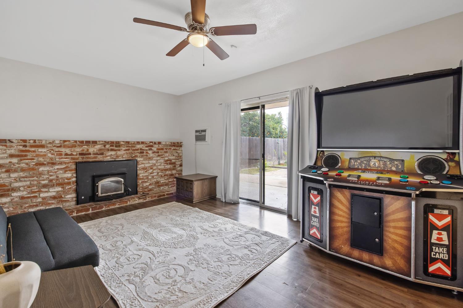 692 W Gettysburg Ave, Clovis, CA 93612