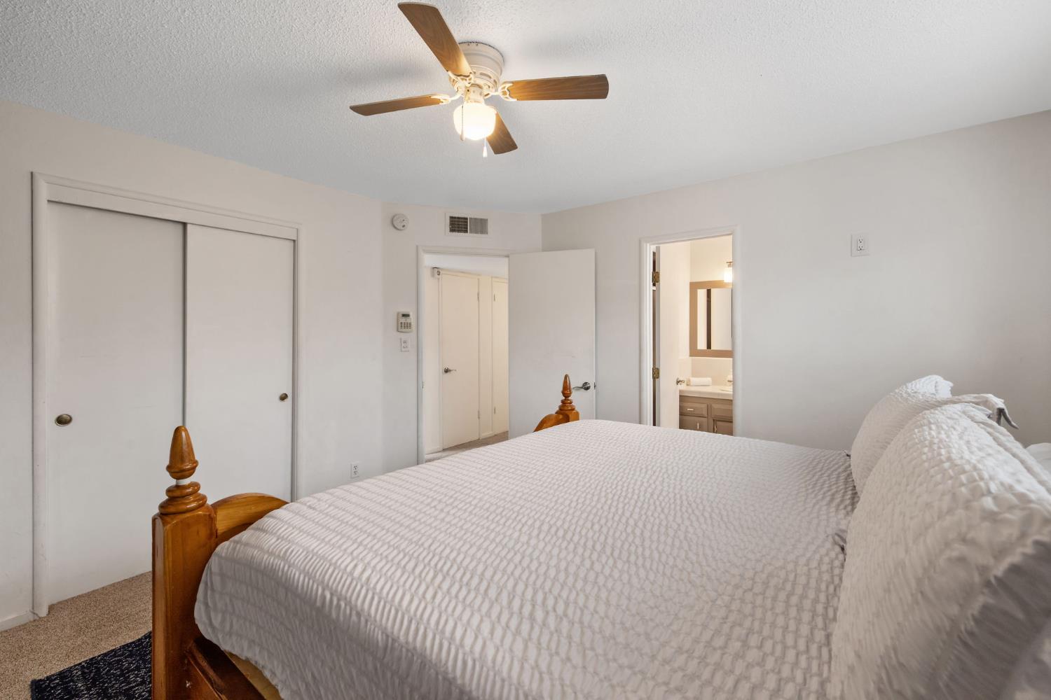 692 W Gettysburg Ave, Clovis, CA 93612