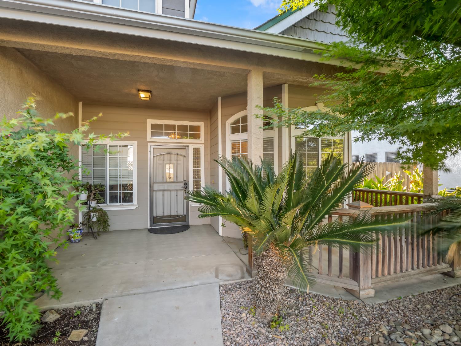 852 N Cherry Ln, Clovis, CA 93611