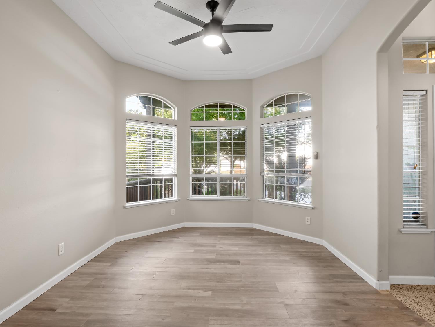 852 N Cherry Ln, Clovis, CA 93611