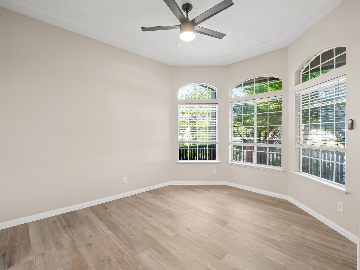 852 N Cherry Ln, Clovis, CA 93611