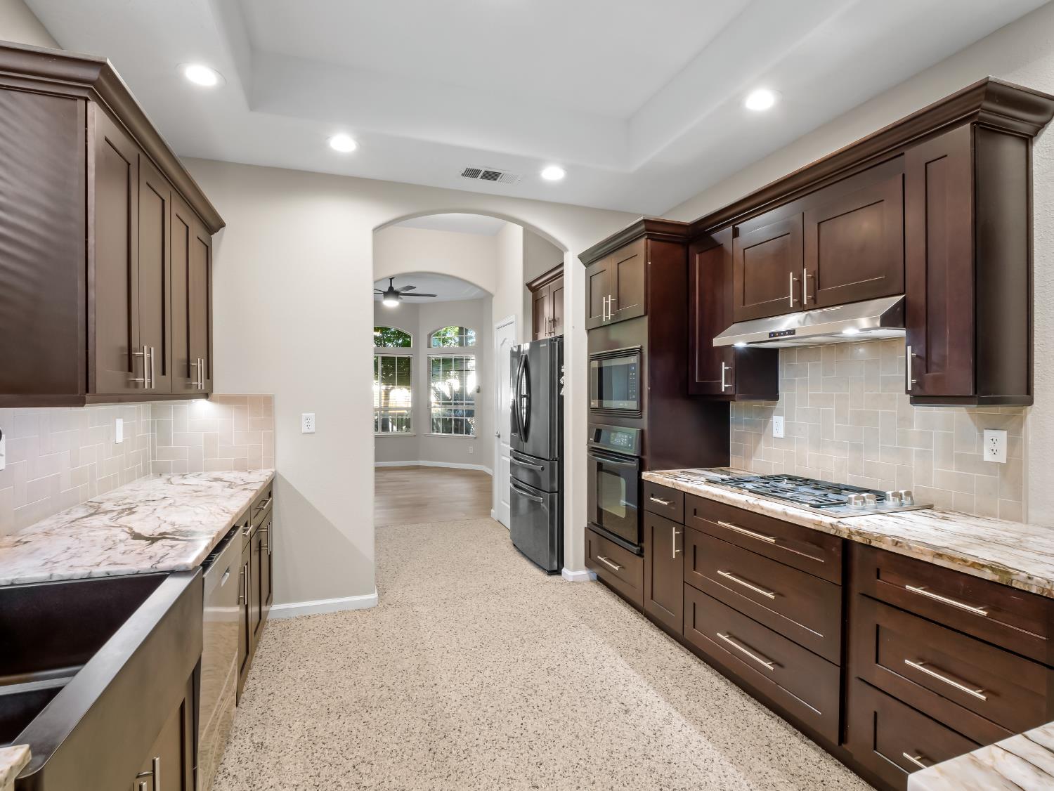 852 N Cherry Ln, Clovis, CA 93611