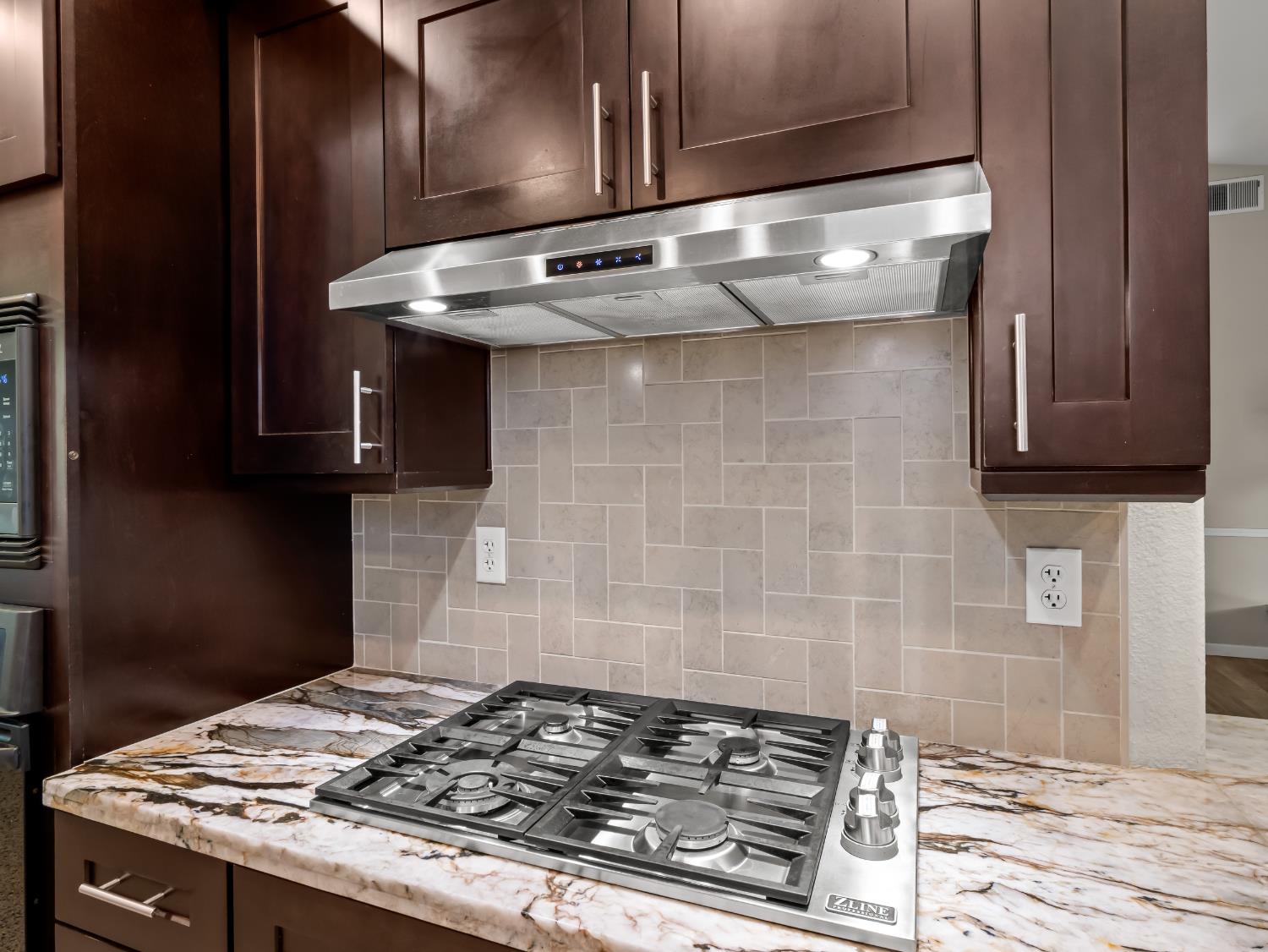 852 N Cherry Ln, Clovis, CA 93611