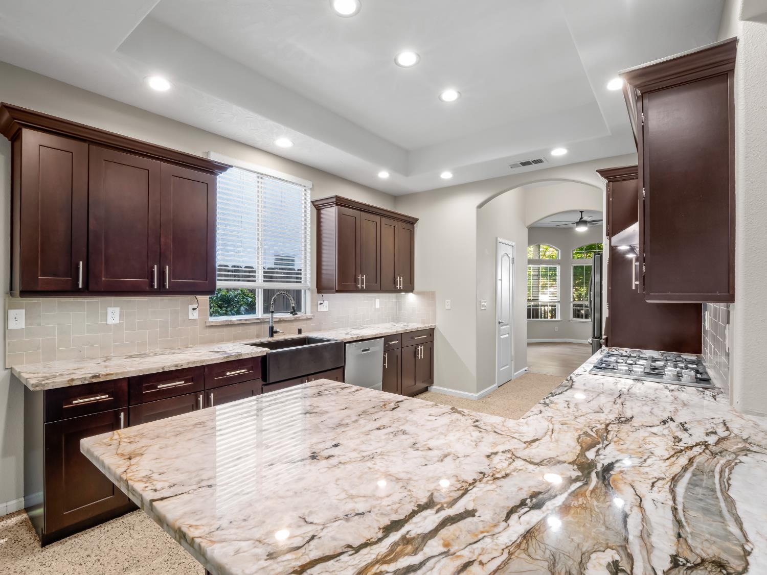 852 N Cherry Ln, Clovis, CA 93611