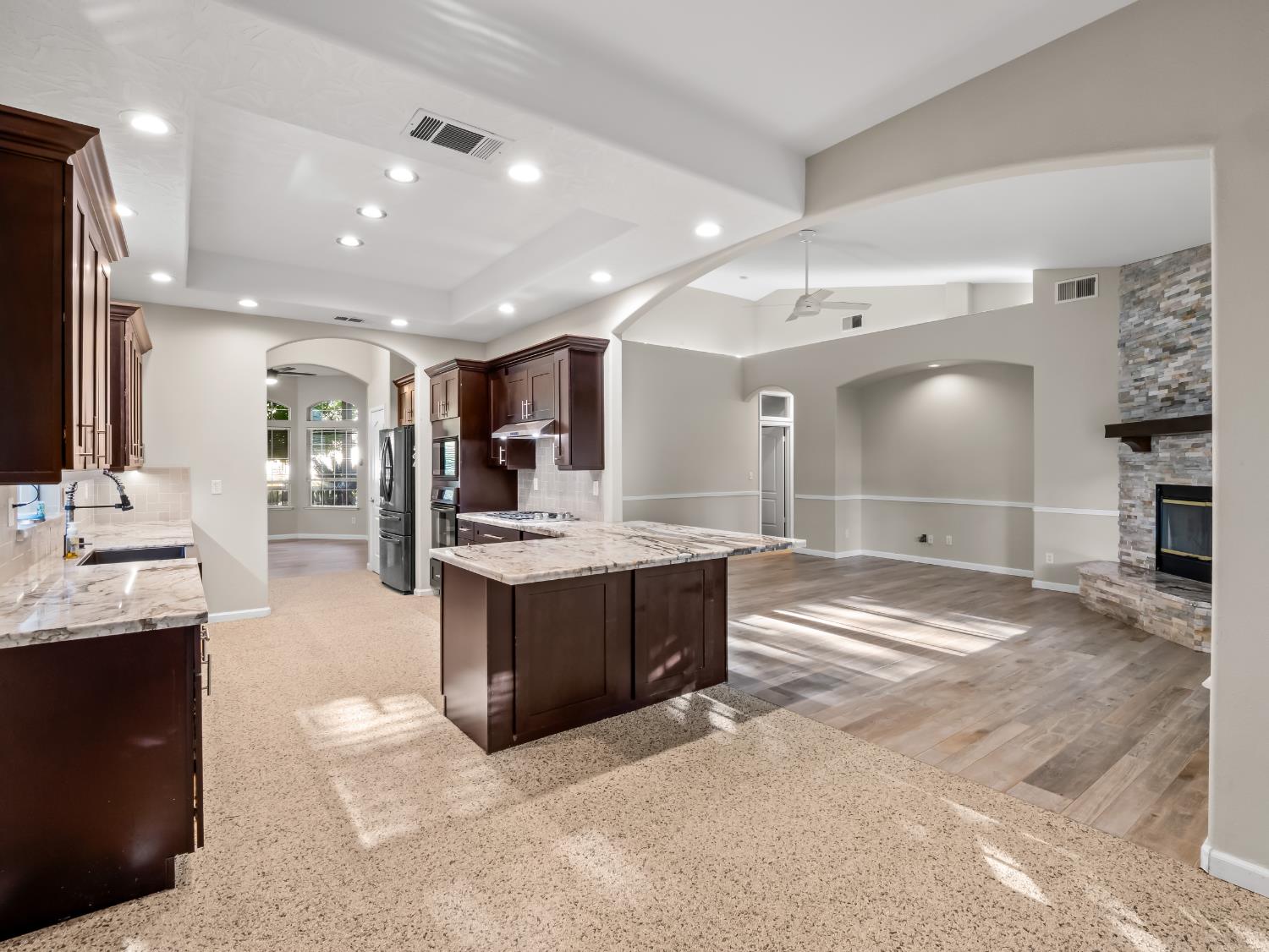 852 N Cherry Ln, Clovis, CA 93611