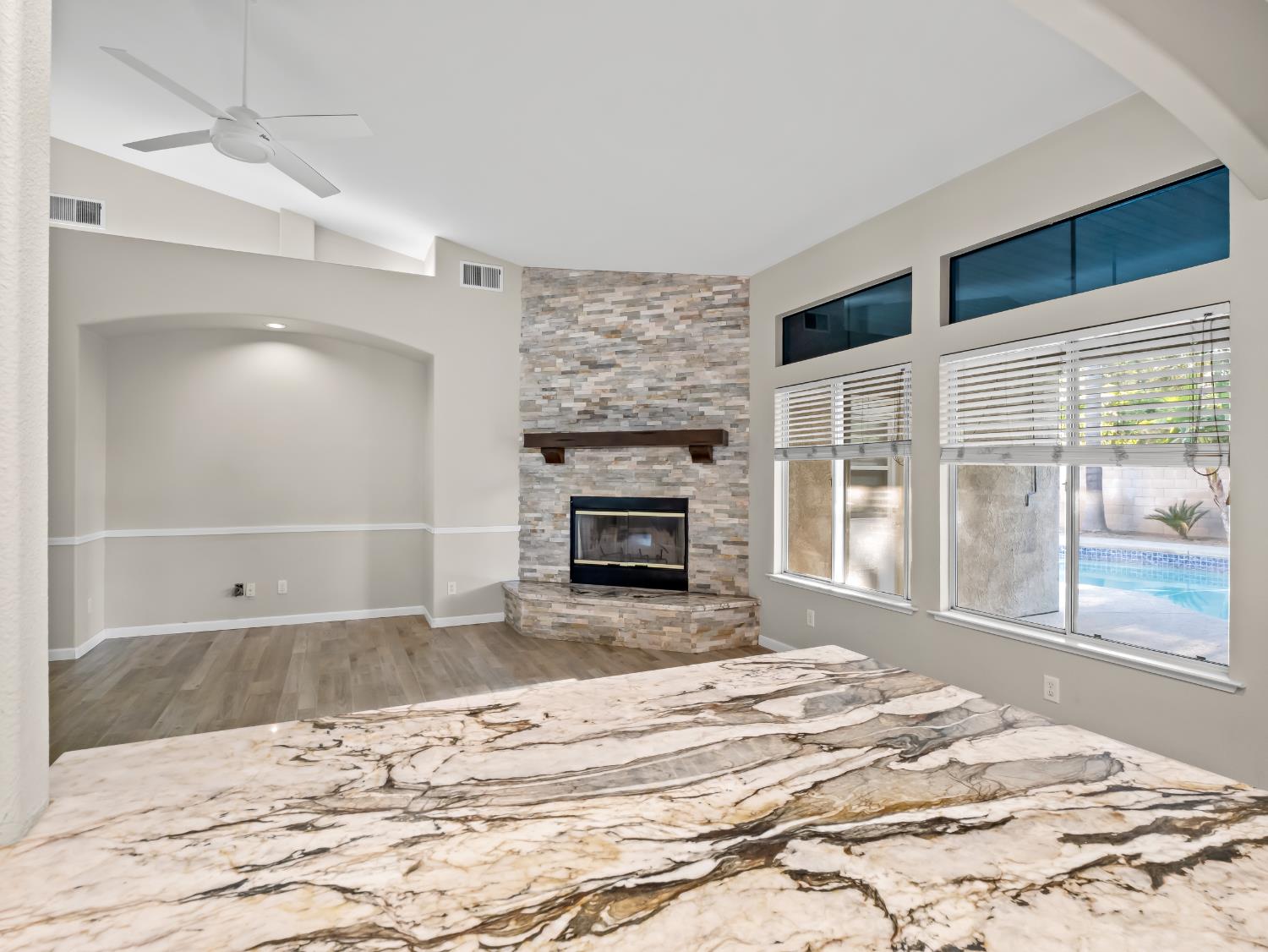 852 N Cherry Ln, Clovis, CA 93611