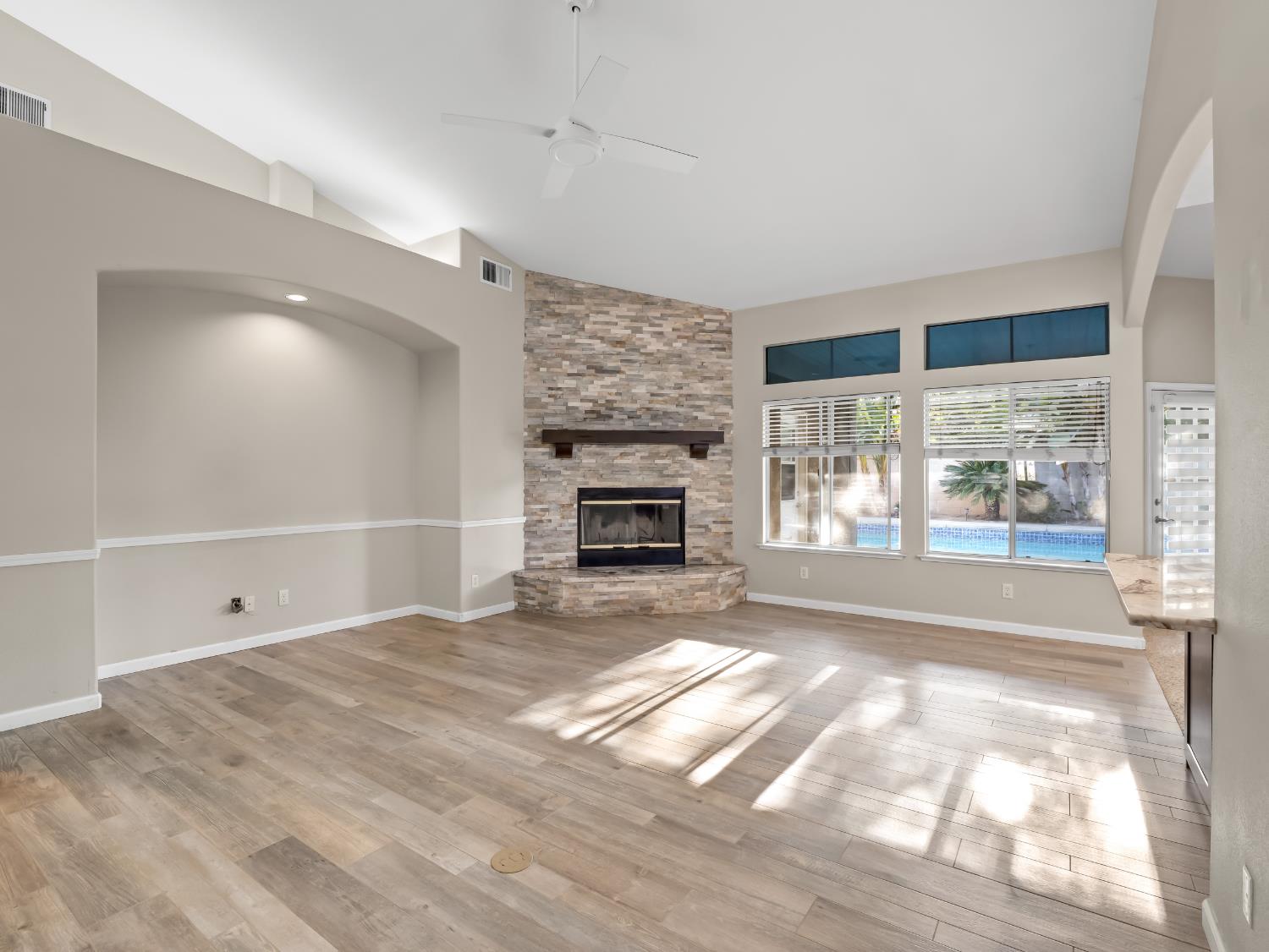 852 N Cherry Ln, Clovis, CA 93611