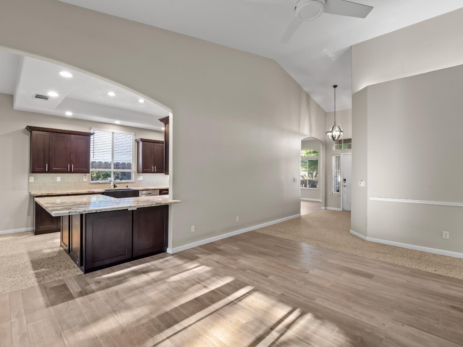 852 N Cherry Ln, Clovis, CA 93611