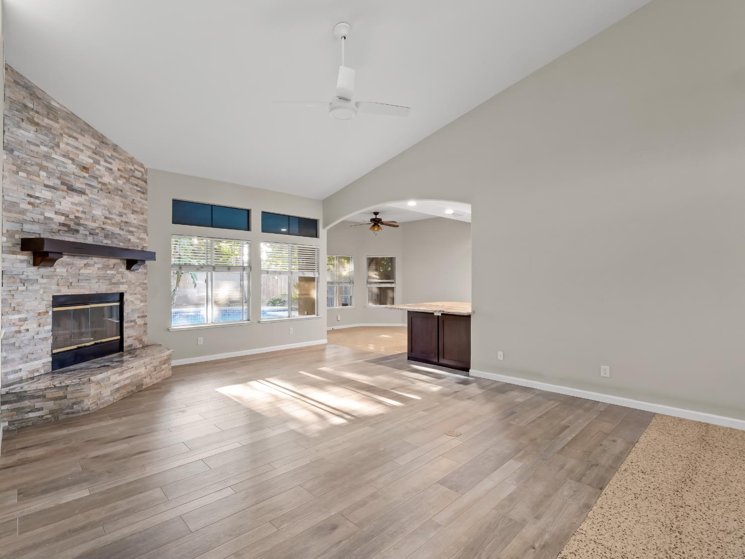 852 N Cherry Ln, Clovis, CA 93611