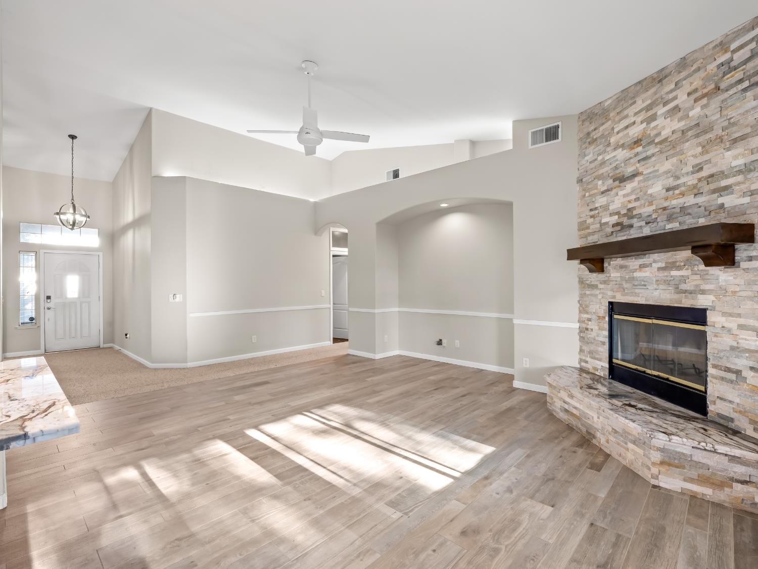 852 N Cherry Ln, Clovis, CA 93611