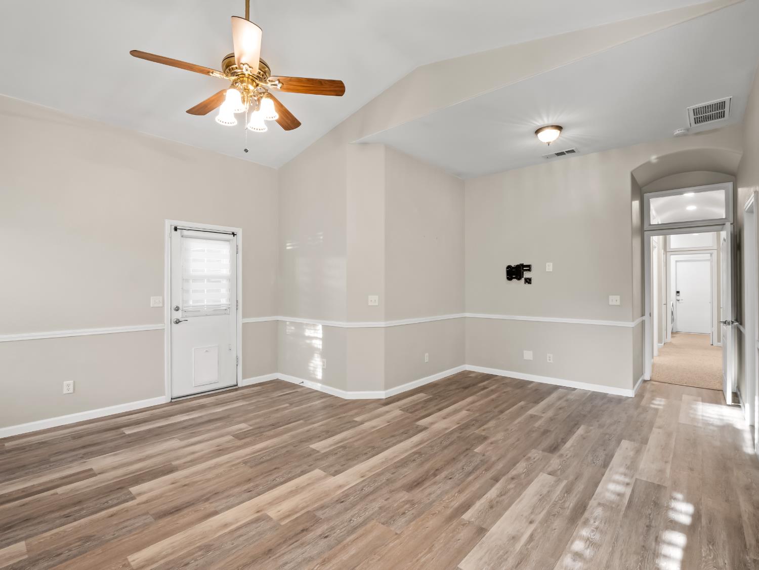 852 N Cherry Ln, Clovis, CA 93611