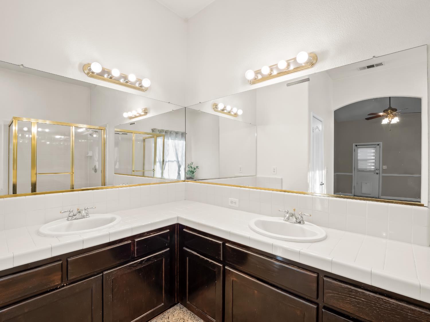 852 N Cherry Ln, Clovis, CA 93611