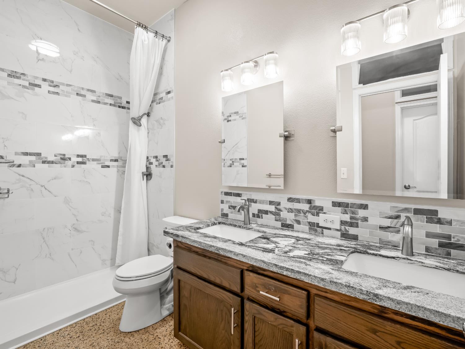 852 N Cherry Ln, Clovis, CA 93611