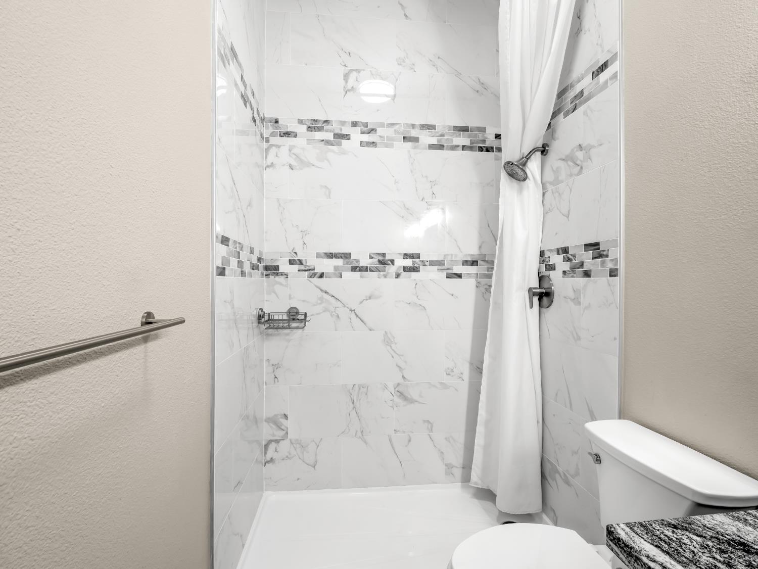 852 N Cherry Ln, Clovis, CA 93611