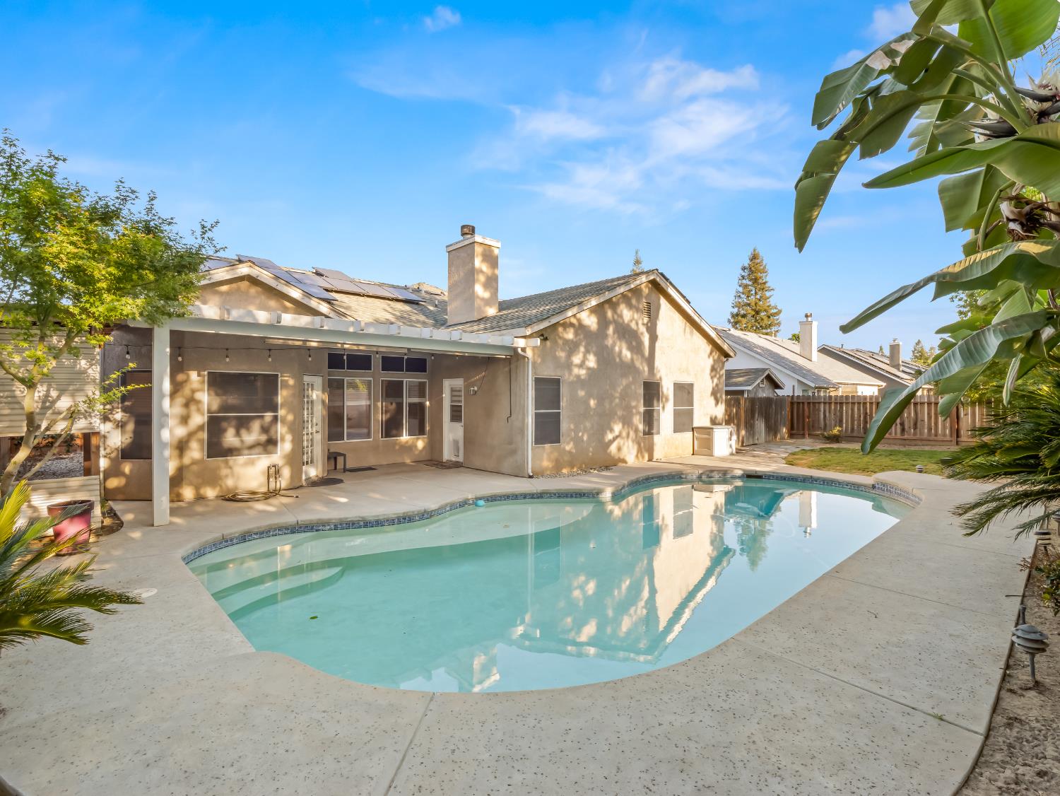 852 N Cherry Ln, Clovis, CA 93611