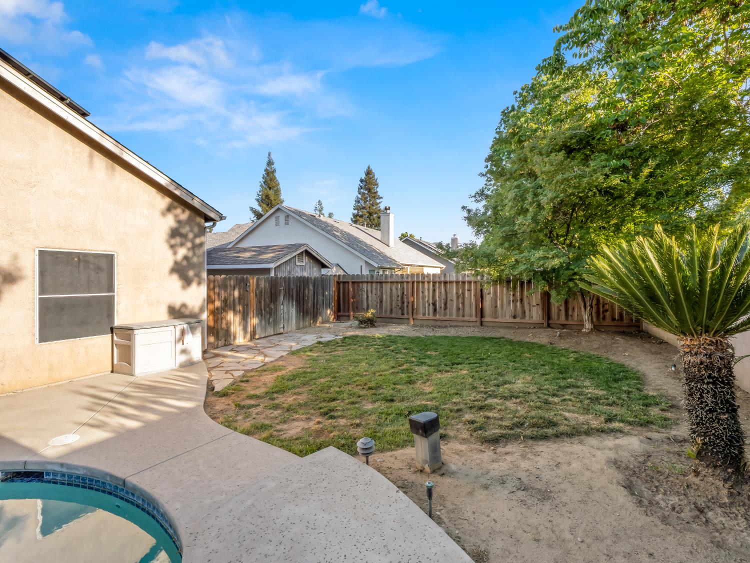 852 N Cherry Ln, Clovis, CA 93611